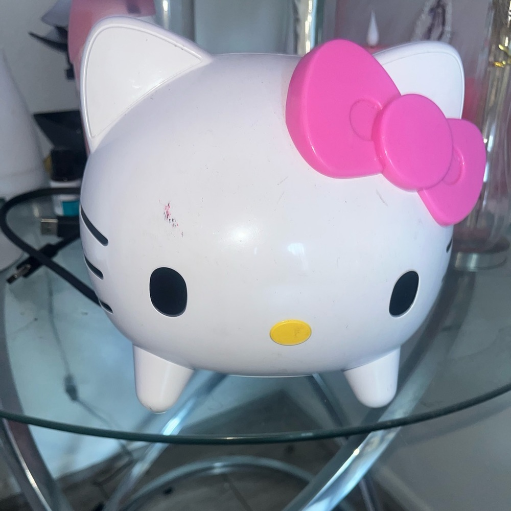 Pink hello kitty Aux speaker!